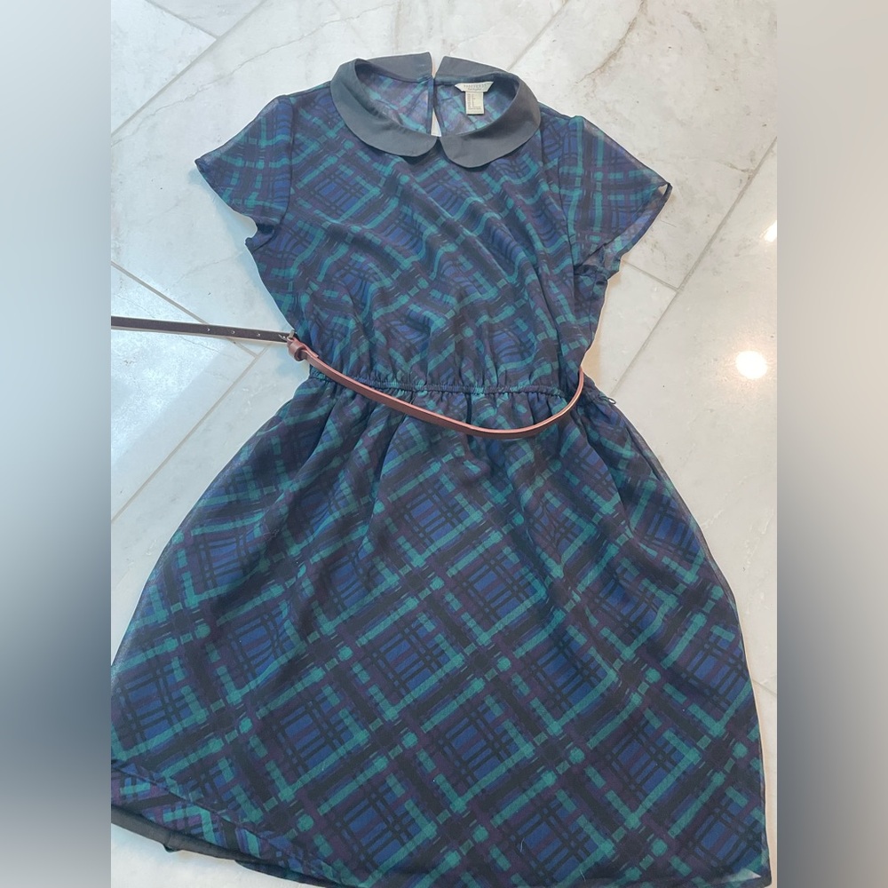 Forever 21 dress, blue green plaid , w brown belt. Elastic waist. Gently worn